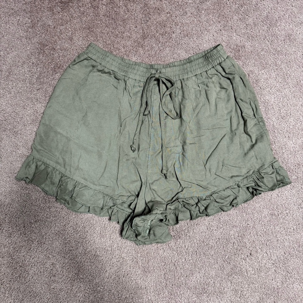 Women's Green Ruffle Hem Shorts